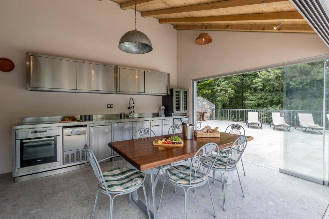 Villa Grey Stone Gata Eksteriør billede