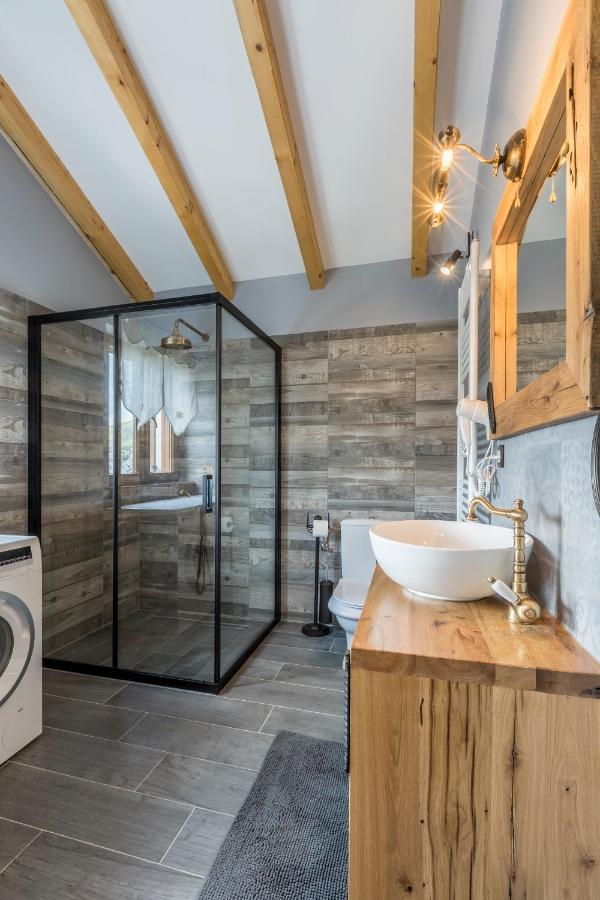 Villa Grey Stone Gata Eksteriør billede