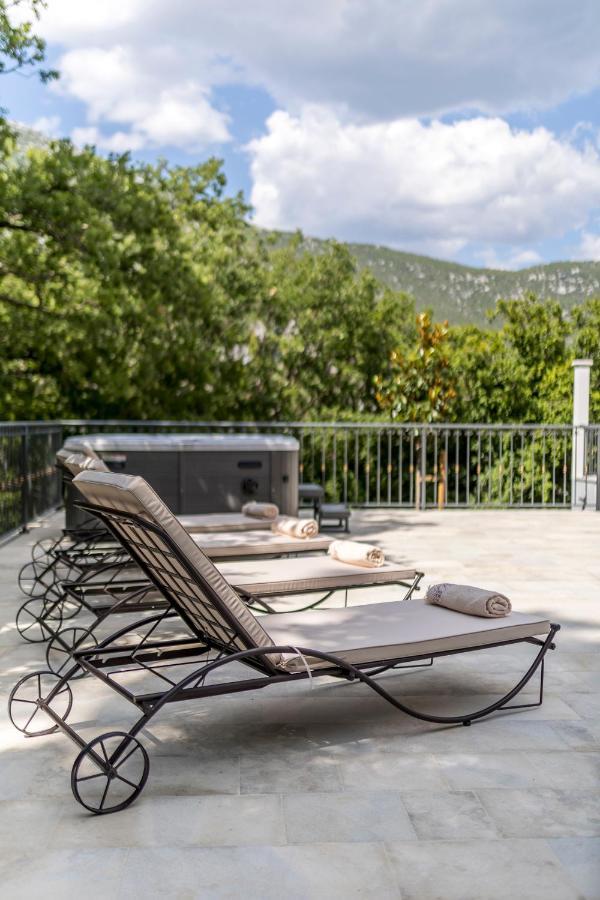 Villa Grey Stone Gata Eksteriør billede