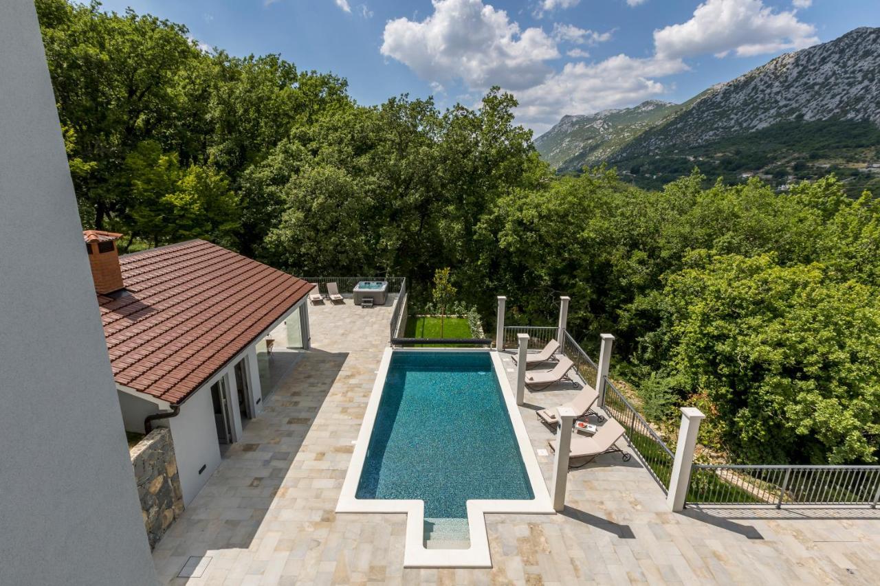 Villa Grey Stone Gata Eksteriør billede