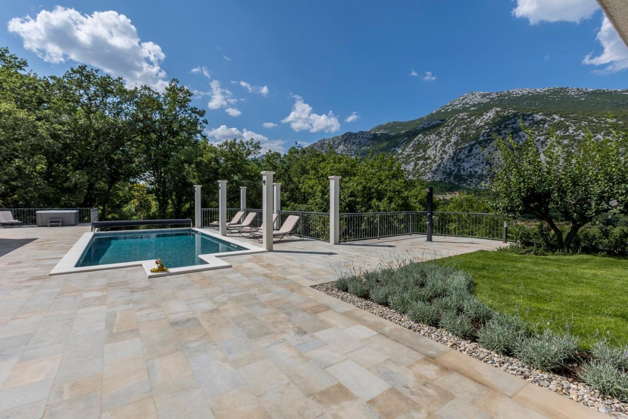Villa Grey Stone Gata Eksteriør billede
