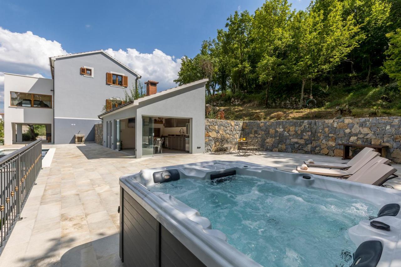 Villa Grey Stone Gata Eksteriør billede