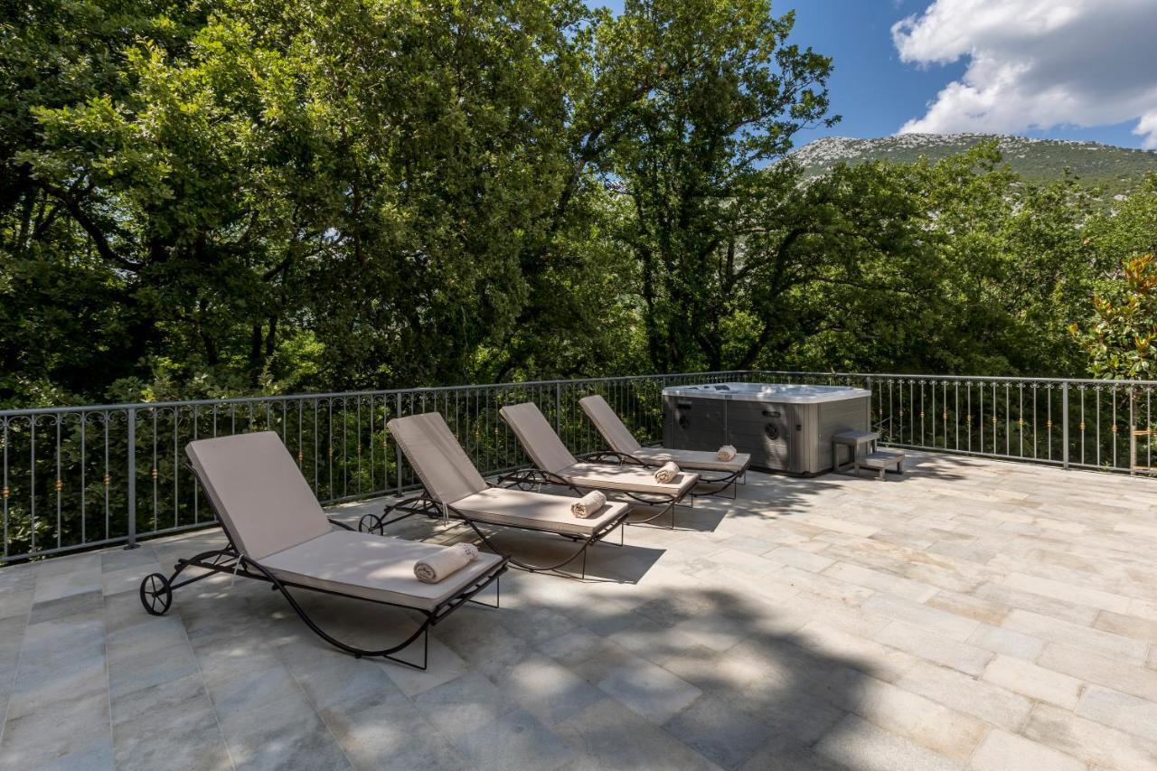Villa Grey Stone Gata Eksteriør billede