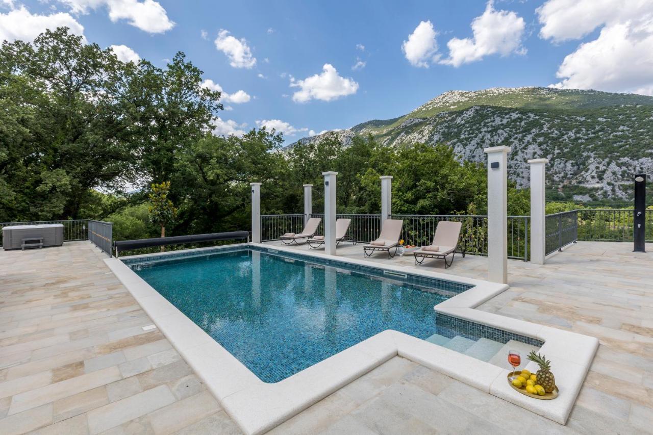 Villa Grey Stone Gata Eksteriør billede